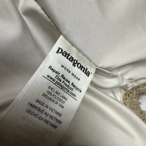Patagonia Women’s Size Small Vest! Beige. Fluffy. Soft. - Picture 9 of 16